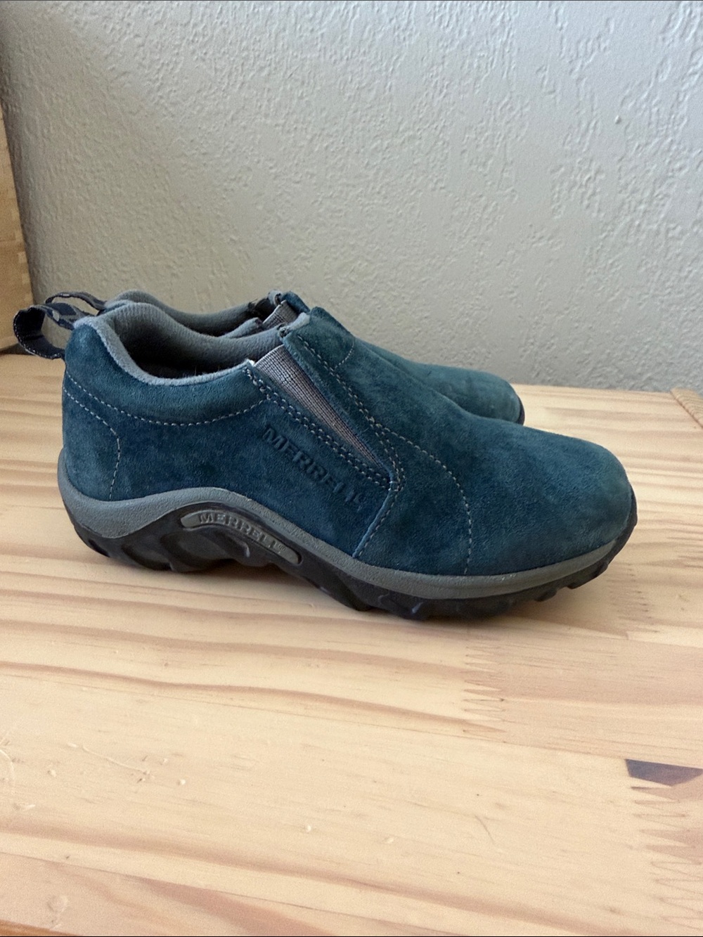 Merrell kids Slip-On Suede Loafers in Teal Blue size 11.5